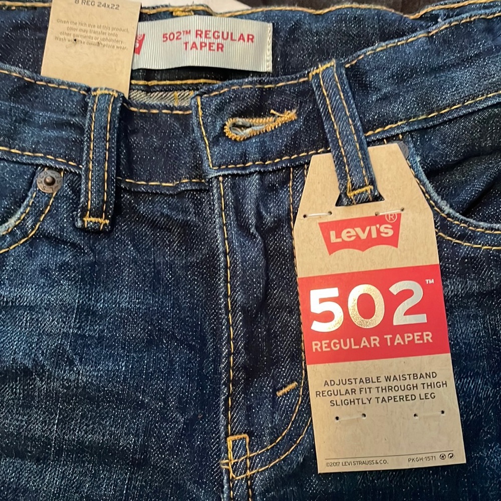 Kids Levi 502 Regular Taper with Shredded front. New. Never work